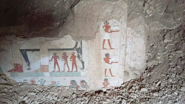 तीन प्राचीन मिस्र के कब्रें 3,500yrs के बाद अनियंत्रित हैं -लेकिन आपको आश्चर्य होगा कि प्रत्येक अलंकृत दफन साइट के लिए कौन था
