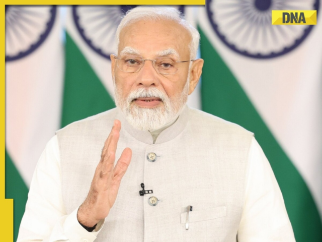 पीएम मोदी ने भुज रैली में पाकिस्तान को सख्त चेतावनी दी, कहते हैं, 'ज़िंदगी जियो, रोटी खाओ, वारना ...'

