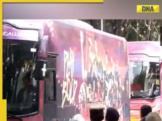 आरसीबी विजय परेड में भगदड़, तीन डर से मृत: रिपोर्ट

