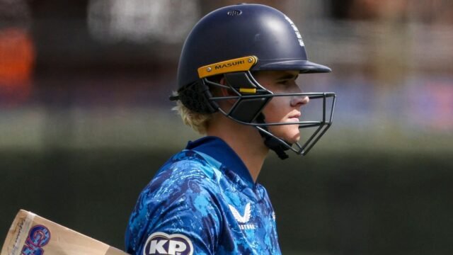 एशेज-से-पहले-बल्लेबाजी-फिर-फ्लॉप-होने-से-इंग्लैंड-न्यूजीलैंड.jpg एशेज से पहले बल्लेबाजी फिर फ्लॉप होने से इंग्लैंड न्यूजीलैंड में वनडे सीरीज हार गया लेकिन जोफ्रा आर्चर की गेंदबाजी आकर्षण का केंद्र रही | क्रिकेट समाचार