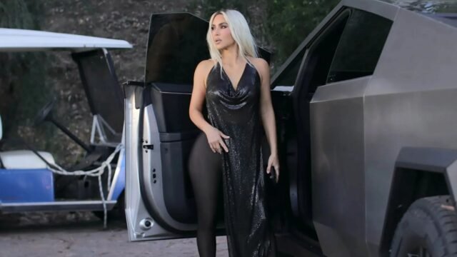 टेस्ला-ने-एलोन-मस्क-के-हजारों-साइबरट्रक्स-को-याद-किया.jpg टेस्ला ने एलोन मस्क के हजारों साइबरट्रक्स को याद किया, जिन्हें किम कार्दशियन जैसे सेलेब्स ने पसंद किया था... हेडलाइट्स लगातार गिरने के बाद